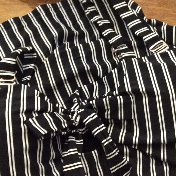 NWOT black and white tankini top! Ordered it tried it own and it didn’t fit. - Picture 4 of 4
